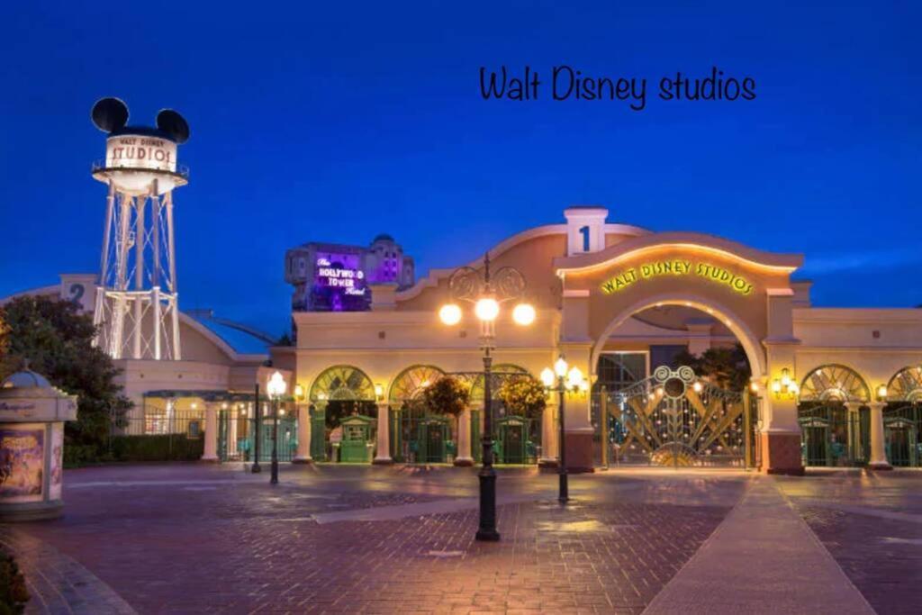 Studio 2 Adultes 2 Enfants Parcs Disneyland Paris Montévrain Exterior foto